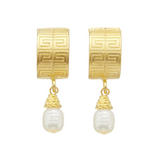 Load image into Gallery viewer, Susan Shaw Guest Pearl Drop Earrings