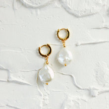 Load image into Gallery viewer, Vintage Pearl Drop Earrings
