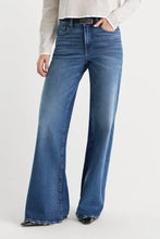 Load image into Gallery viewer, Good American Soft Tech Good Petite Palazzo Jeans | Ridicule