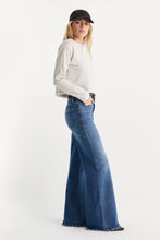 Load image into Gallery viewer, Good American Soft Tech Good Petite Palazzo Jeans | Ridicule