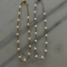 Load image into Gallery viewer, Pearl Beaded Gold Necklace