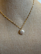 Load image into Gallery viewer, 18K Gold &amp; Freshwater Pearl Waterproof Pendant Necklace on Twisty Chain