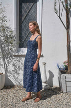 Load image into Gallery viewer, Moon River Sleeveless Denim Jacquard Floral Detail Midi Dress | Indigo