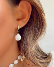 Load image into Gallery viewer, Vintage Pearl Drop Earrings
