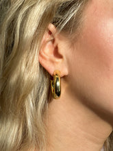 Load image into Gallery viewer, Sheila Fajl Small Chantal Hoops | Shiny Gold