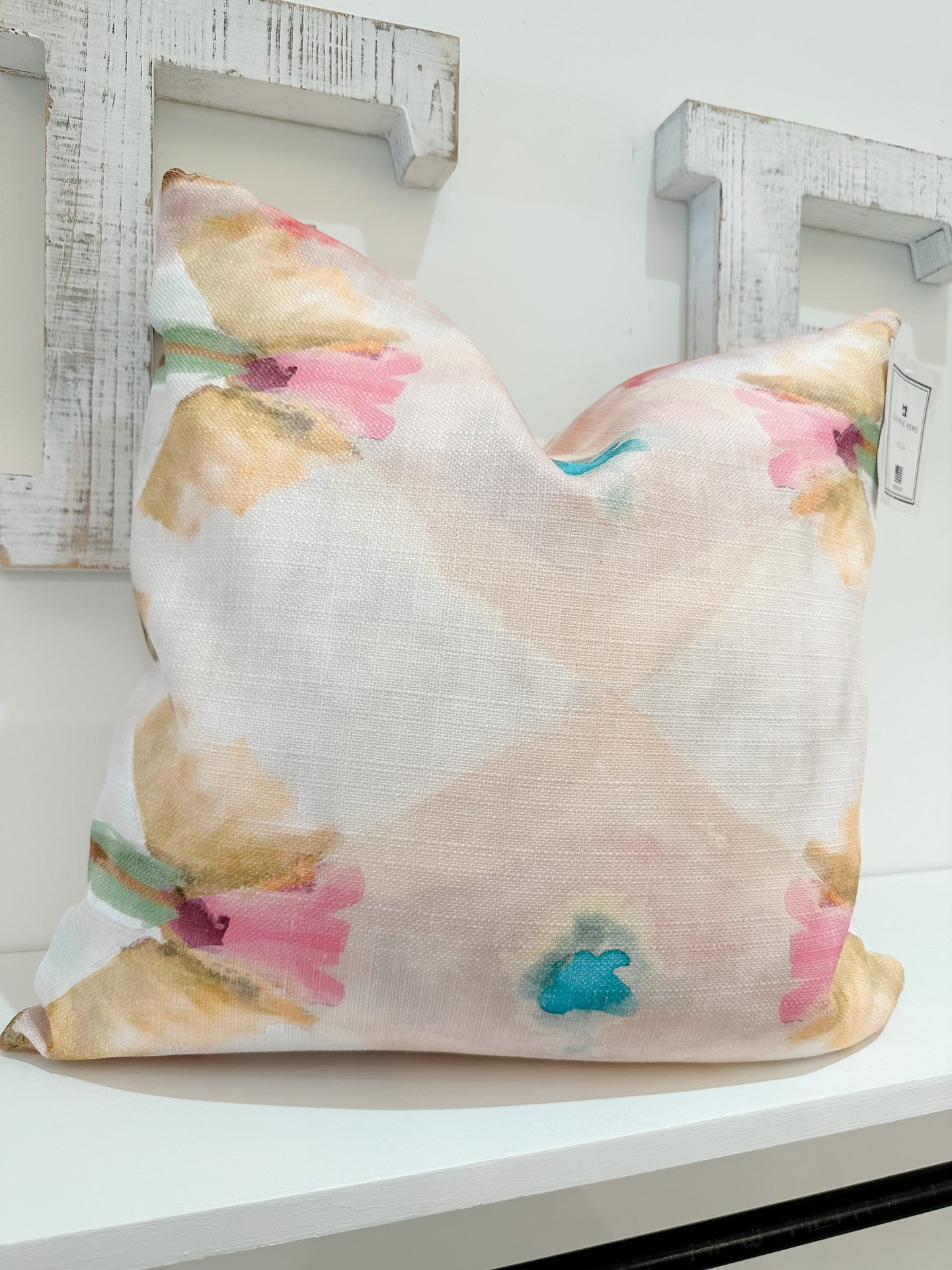 Del Rio in Pastel Pillow
