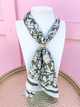 Load image into Gallery viewer, Drew Scarf - Painted Trillium