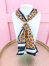 Load image into Gallery viewer, Drew Scarf - Sweet Spot