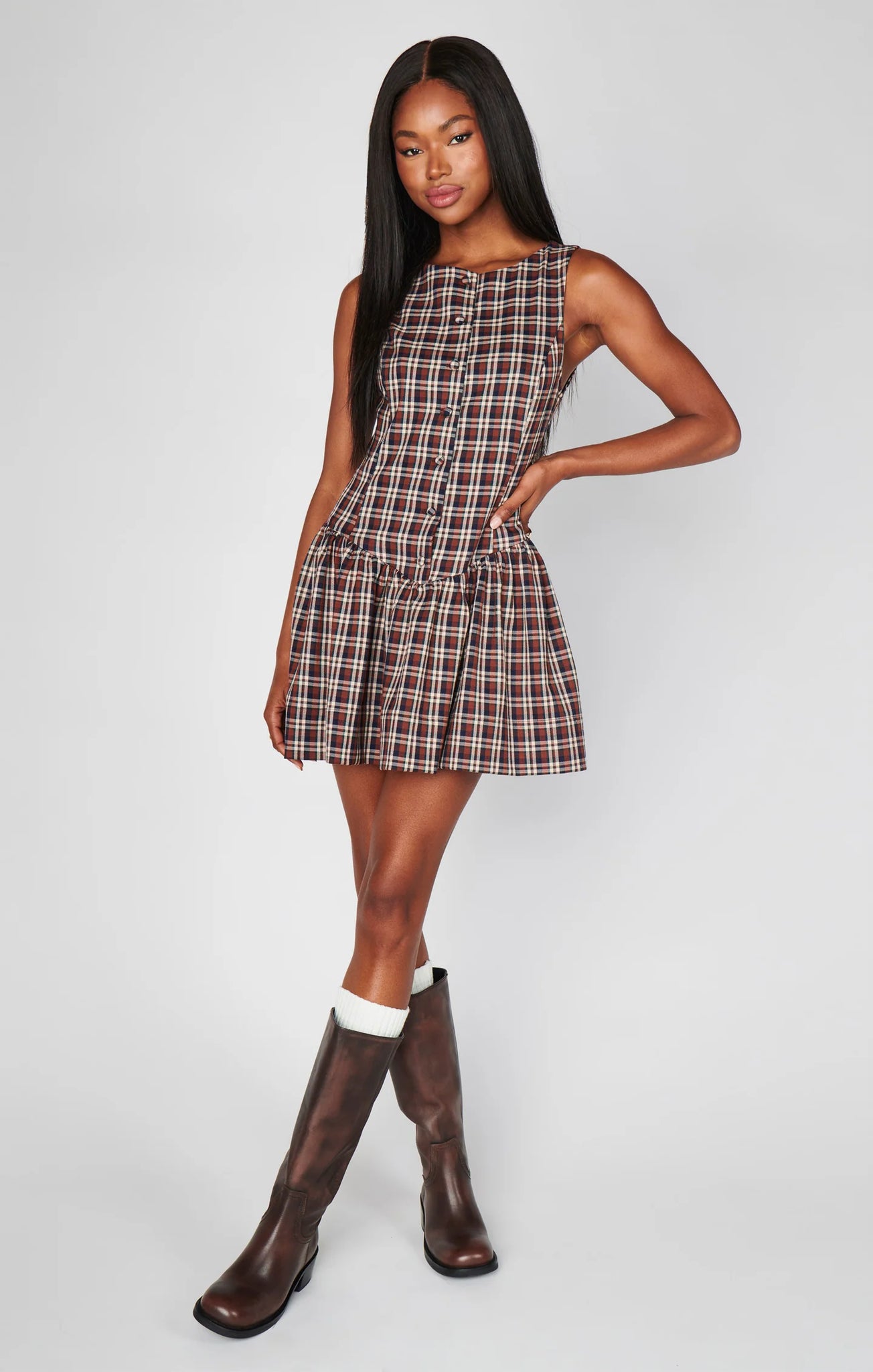 show me your mumu brown gingham dress Big smiles for October @hannahbrown wearing the Mia Midi Dress in Brown Gingham