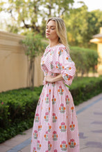 Load image into Gallery viewer, Maison Marigold Newport Top | Pink Orange Flower
