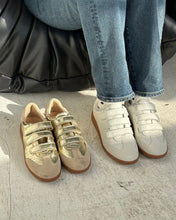 Load image into Gallery viewer, Steve Madden Momentum Gold
