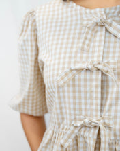 Load image into Gallery viewer, Tally Puff Short Sleeve Front Tie Top | Tan