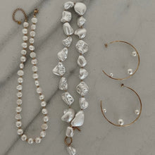 Load image into Gallery viewer, Glam Pearl Necklace