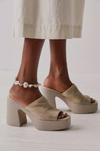 Load image into Gallery viewer, Free People Zoe Platform in Diamond Suede