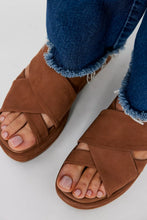 Load image into Gallery viewer, Free People Wanderbay Flatform | Latte