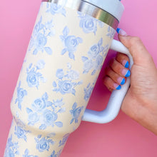 Load image into Gallery viewer, Cream &amp; Blue Floral 40oz Tumbler