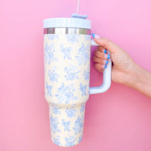 Load image into Gallery viewer, Cream &amp; Blue Floral 40oz Tumbler