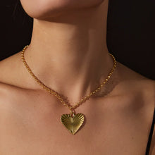 Load image into Gallery viewer, HART Ribbed Heart of Gold Necklace