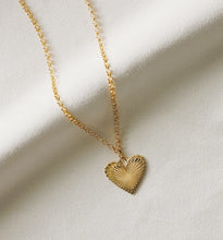 Load image into Gallery viewer, HART Ribbed Heart of Gold Necklace