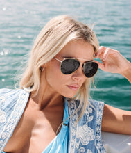 Load image into Gallery viewer, Tatum Sunglasses | Olive/Navy