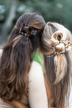 Load image into Gallery viewer, Teleties Tortoise Medium Flat Square Clip